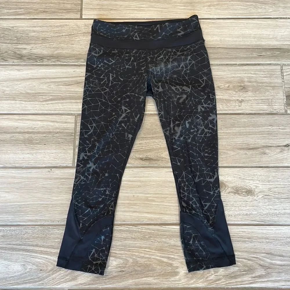 Lululemon Top Speed Capris Like New